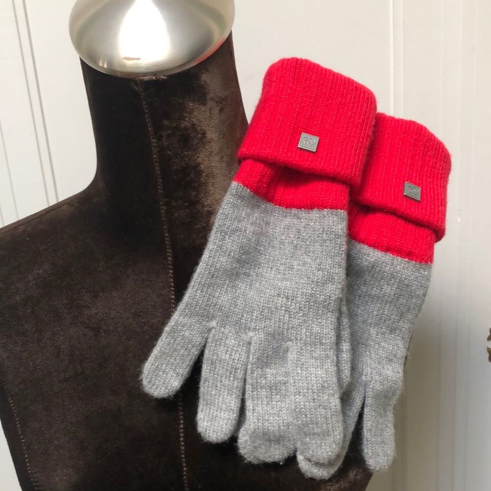 Chanel Red and Gray Color-Block Cashmere Gloves